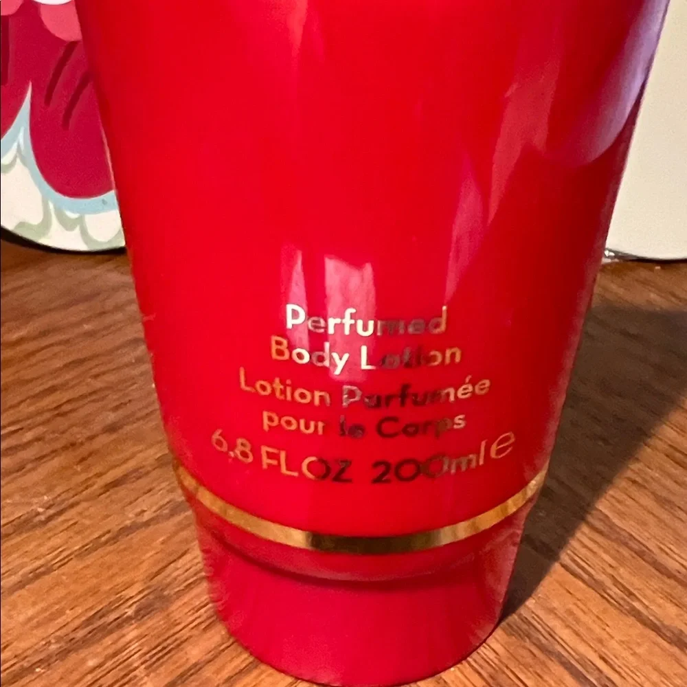 Elizabeth Arden Red Door Perfumed Body Lotion - Vibrant Red